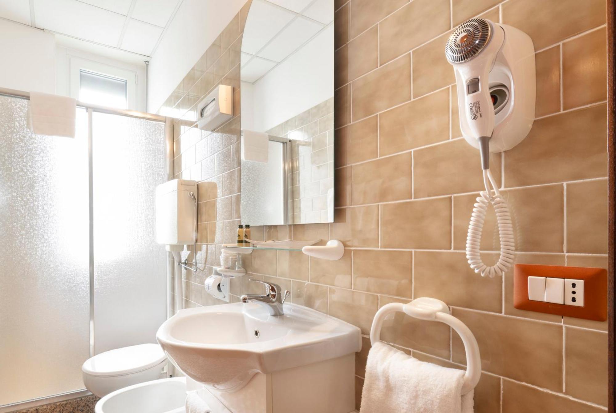 Le Betulle Hotel San Maurizio D'opaglio Ngoại thất bức ảnh