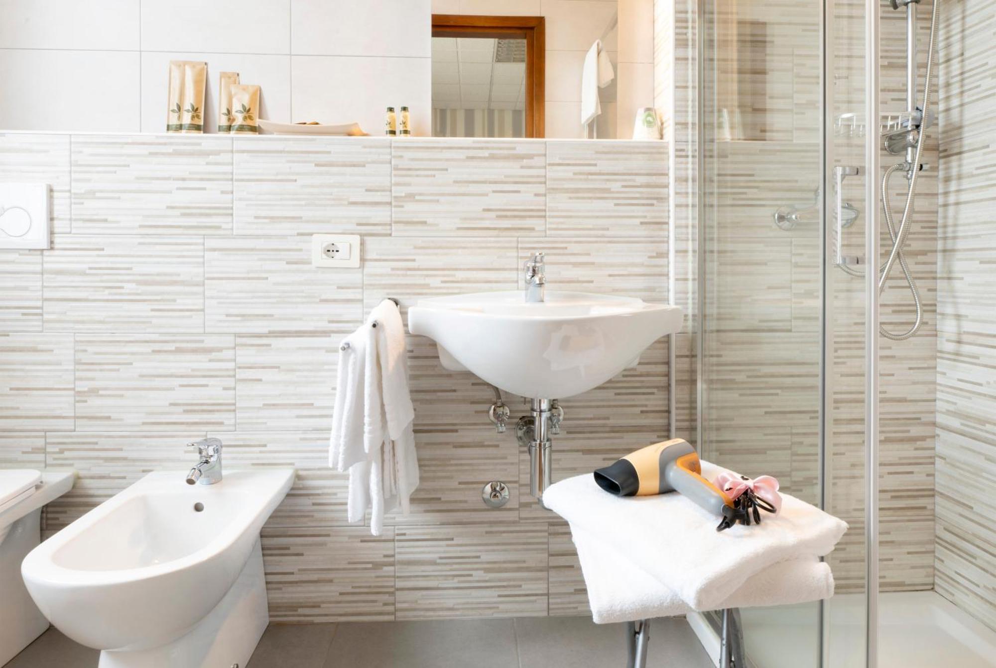 Le Betulle Hotel San Maurizio D'opaglio Ngoại thất bức ảnh