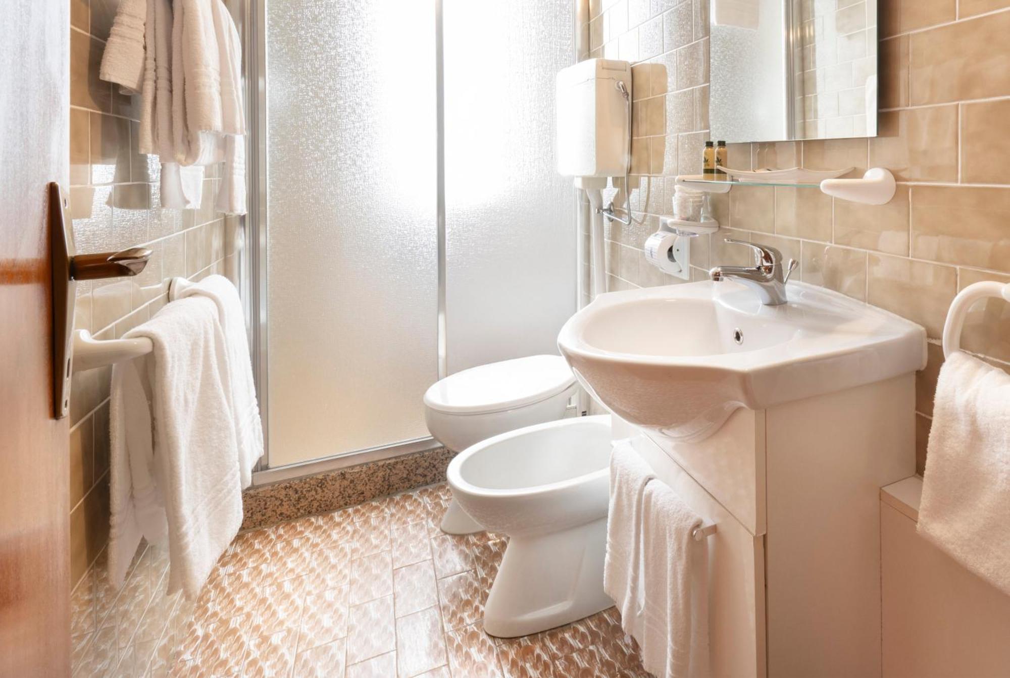 Le Betulle Hotel San Maurizio D'opaglio Ngoại thất bức ảnh
